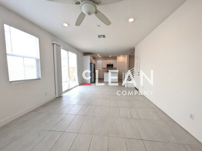 Foto del edificio - Modern 4-Bedroom Two Story Home