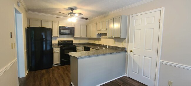 Building Photo - Charming Duplex in Prime Alpharetta Locati...
