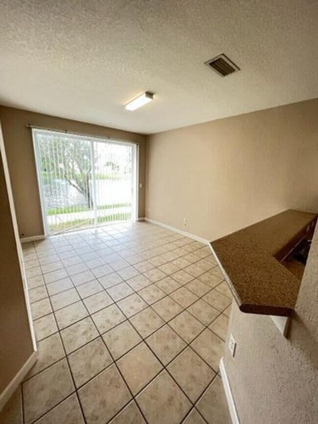 Building Photo - 2261 Shoma Dr