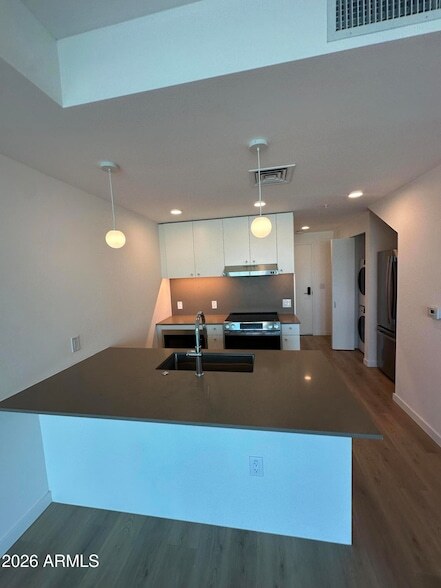 Foto del edificio - 777 N Central Ave
