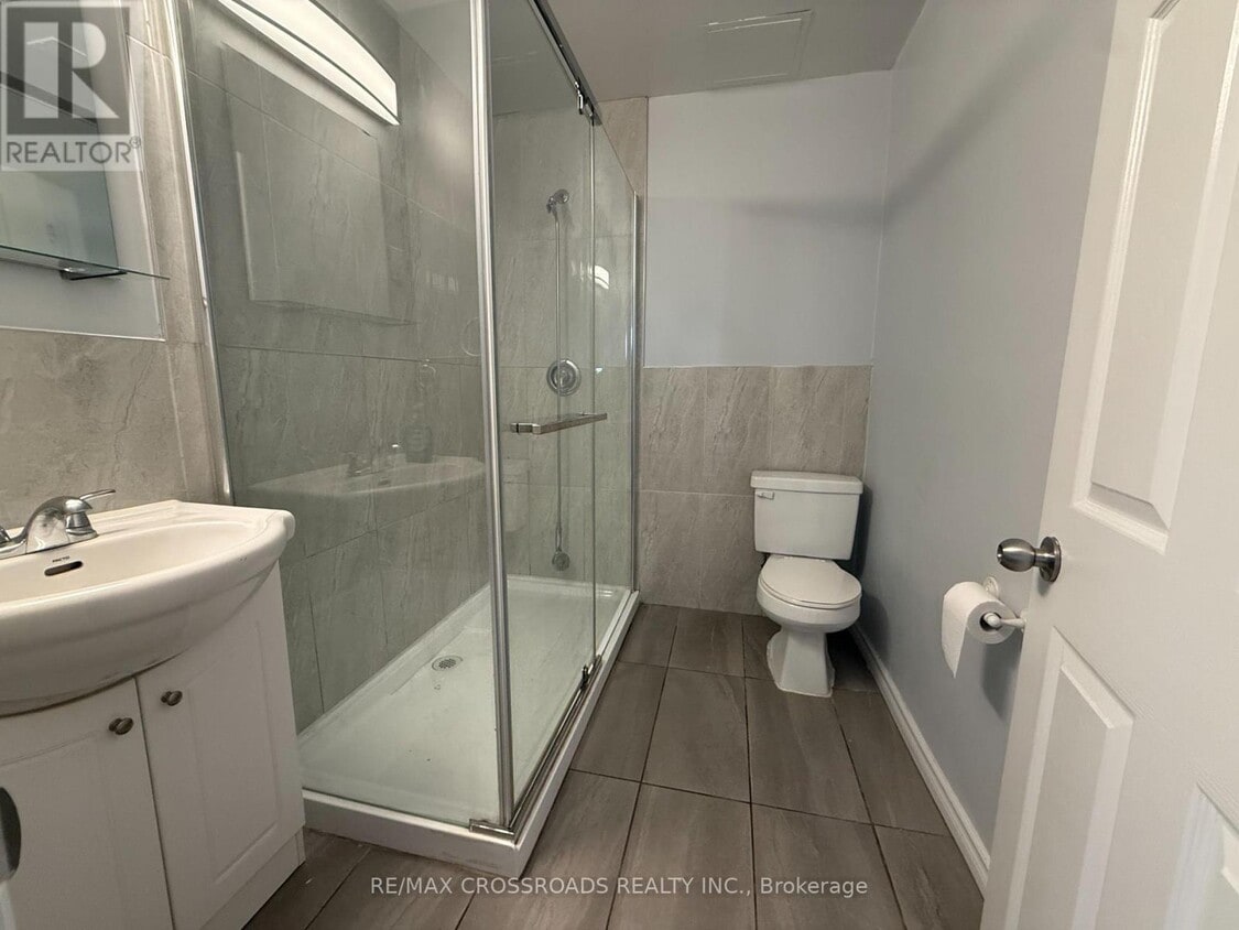 Building Photo - 1181 Ellesmere Rd