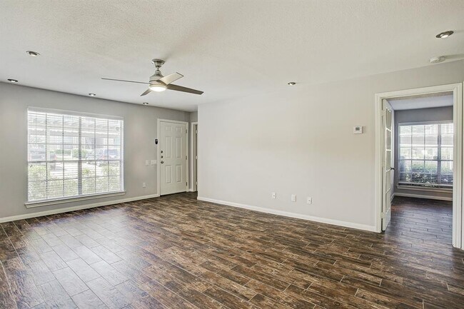 Foto del edificio - 1860 White Oak Dr