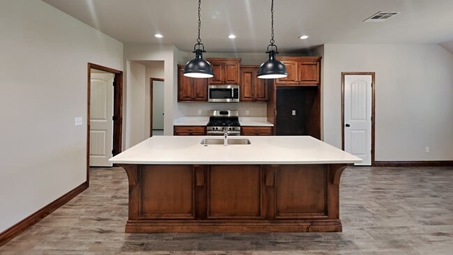 Building Photo - Beautiful 4 Bedroom 2 Bathroom home in Pie...