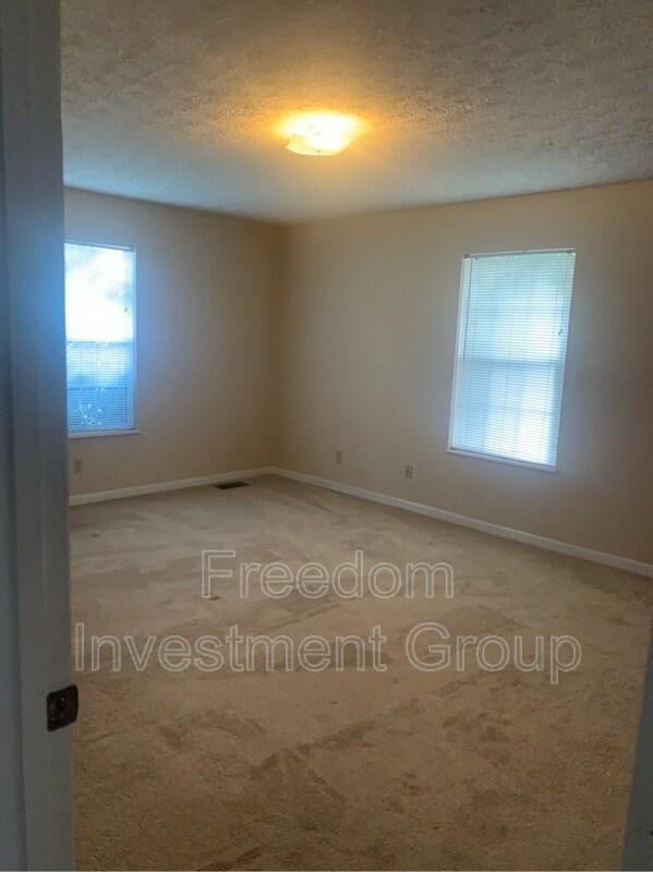 Building Photo - 2517 Cedar Ln