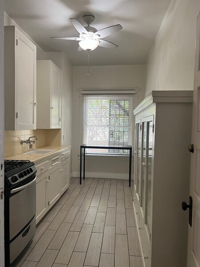 cocina - 105 S El Molino Ave