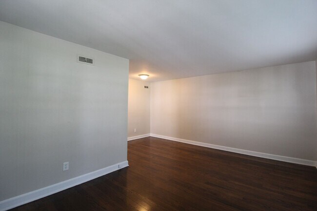 Foto del edificio - One Bedroom Duplex in North Kansas City
