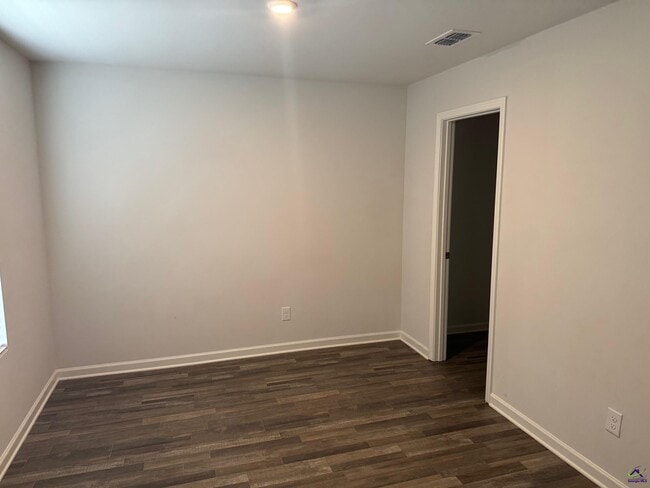 Building Photo - 102 Price Ml Trl