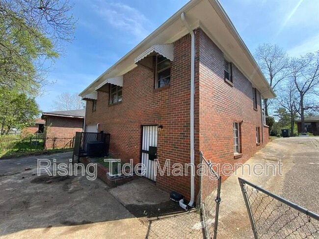 Building Photo - 1536 18th Pl SW