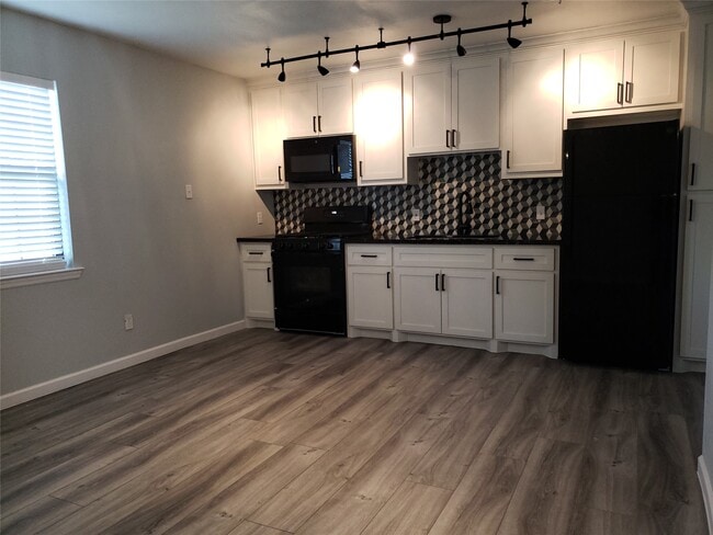 Building Photo - 1503 Ryon St