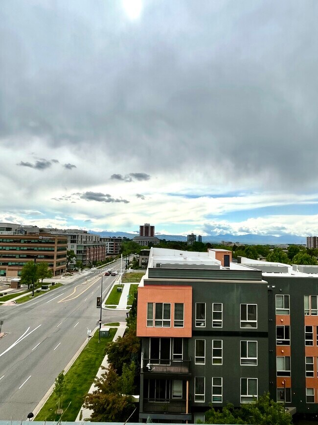 Panoramic Mountain Views - 275 S Harrison St