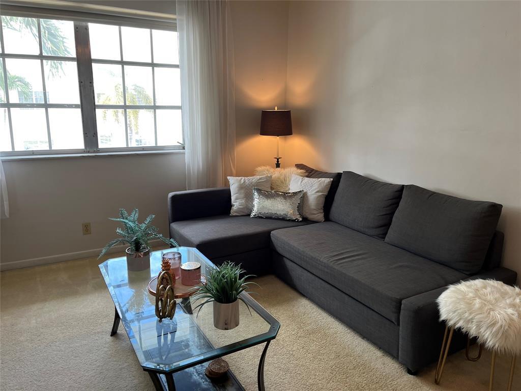 Foto principal - 1821 NE 62nd St