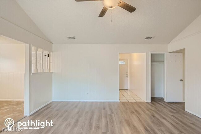 Foto del edificio - 4 br, 2 bath House - 5621 Galway Lane UNIT