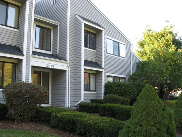 Well maintained complex - 107 Hilltop Dr