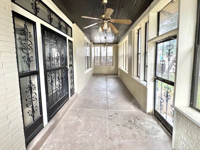 Building Photo - EvergreenStreet111