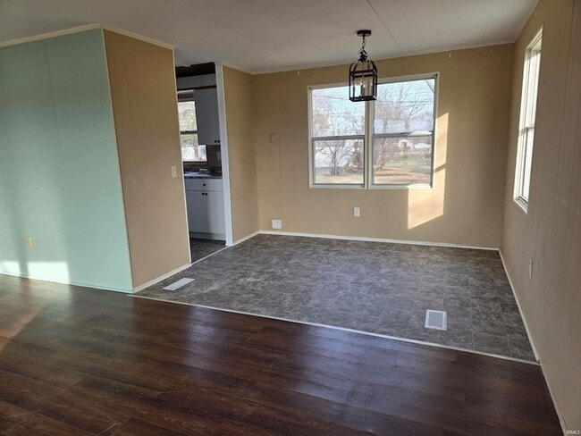 Building Photo - 707 IN-13