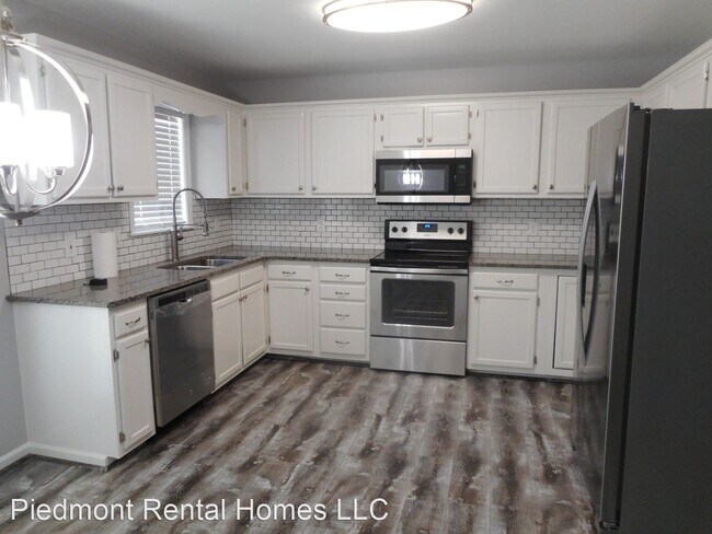 Building Photo - 3 br, 2 bath House - 7402 Greenlawn Dr