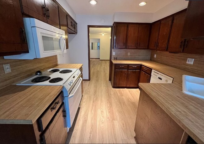 Foto del edificio - 1904 Willow Creek Rd