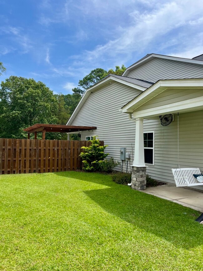 Building Photo - 745 Claremont Ct