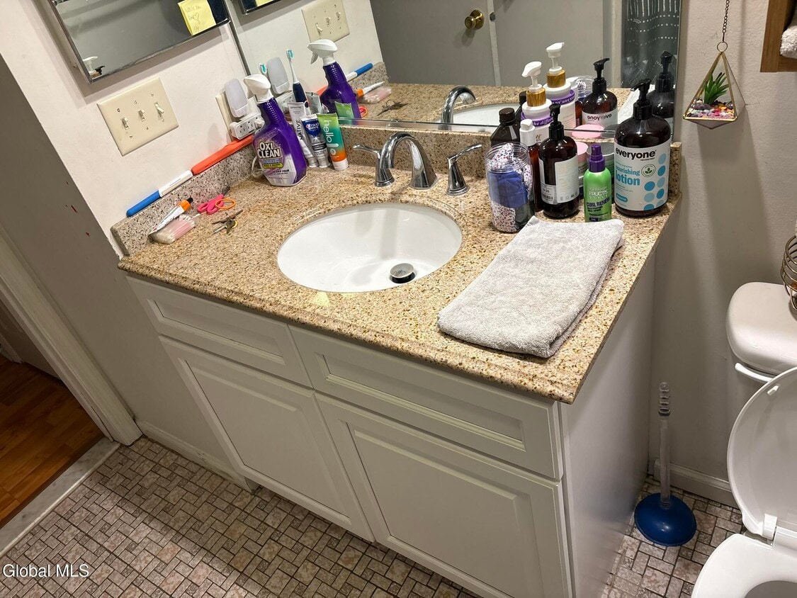 Foto principal - 161 Cedarview Ln