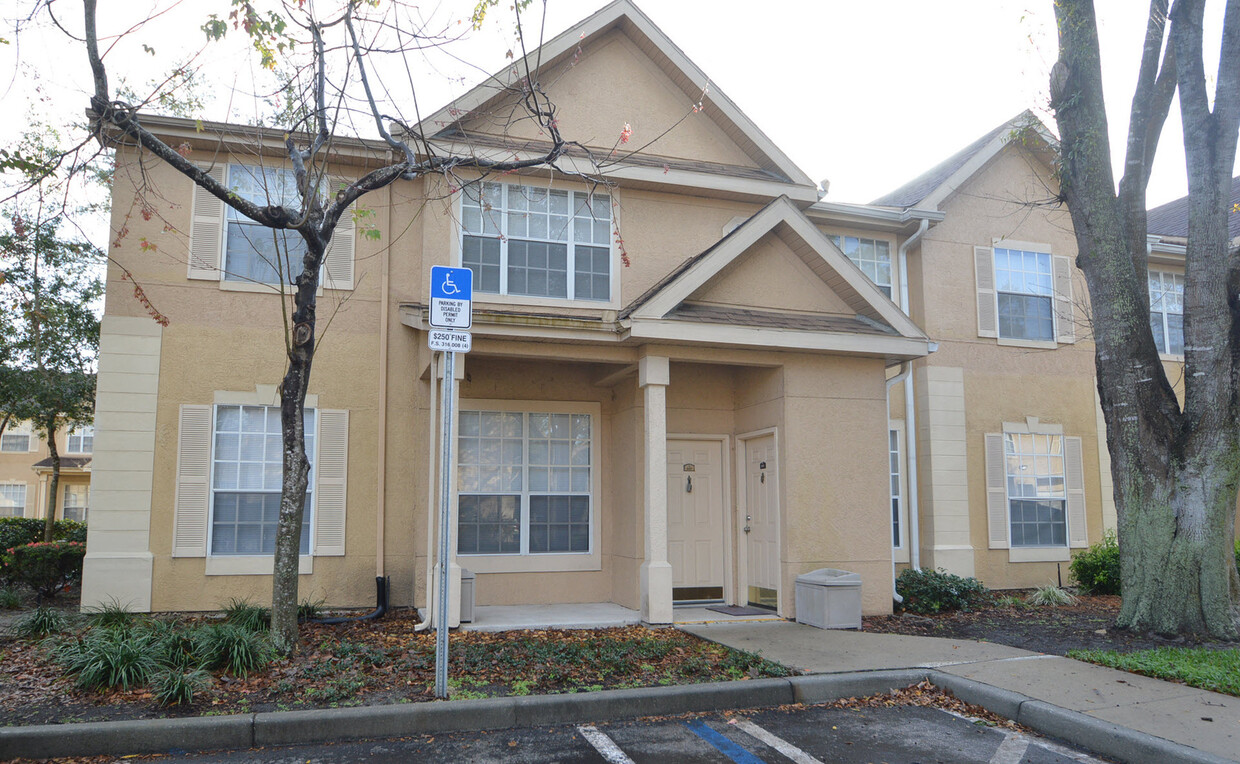 Foto principal - ALTAMONTE SPRINGS:Gated community, Ground ...