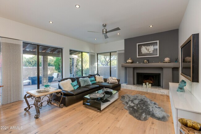 Building Photo - 4430 E Camelback Rd