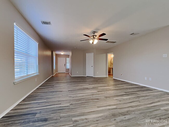 Foto del edificio - 33111 Cottonwood Bend