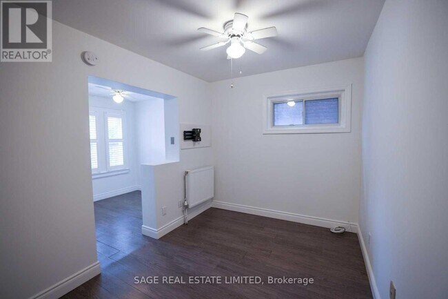 Photo du bâtiment - 8 Brookmount Rd