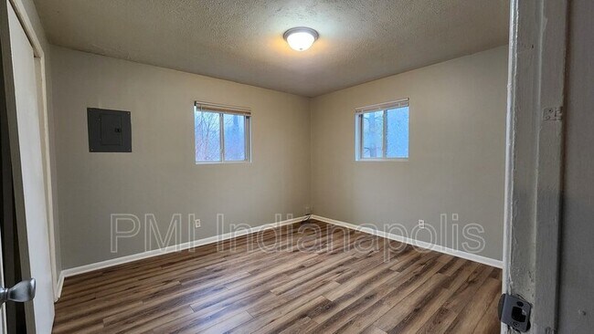 Building Photo - 6242 Eastridge Dr