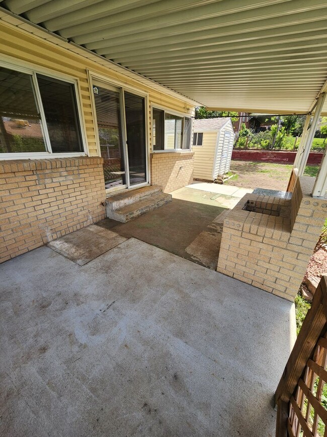 Foto del edificio - Spacious & Updated Home in Lakewood's Prem...