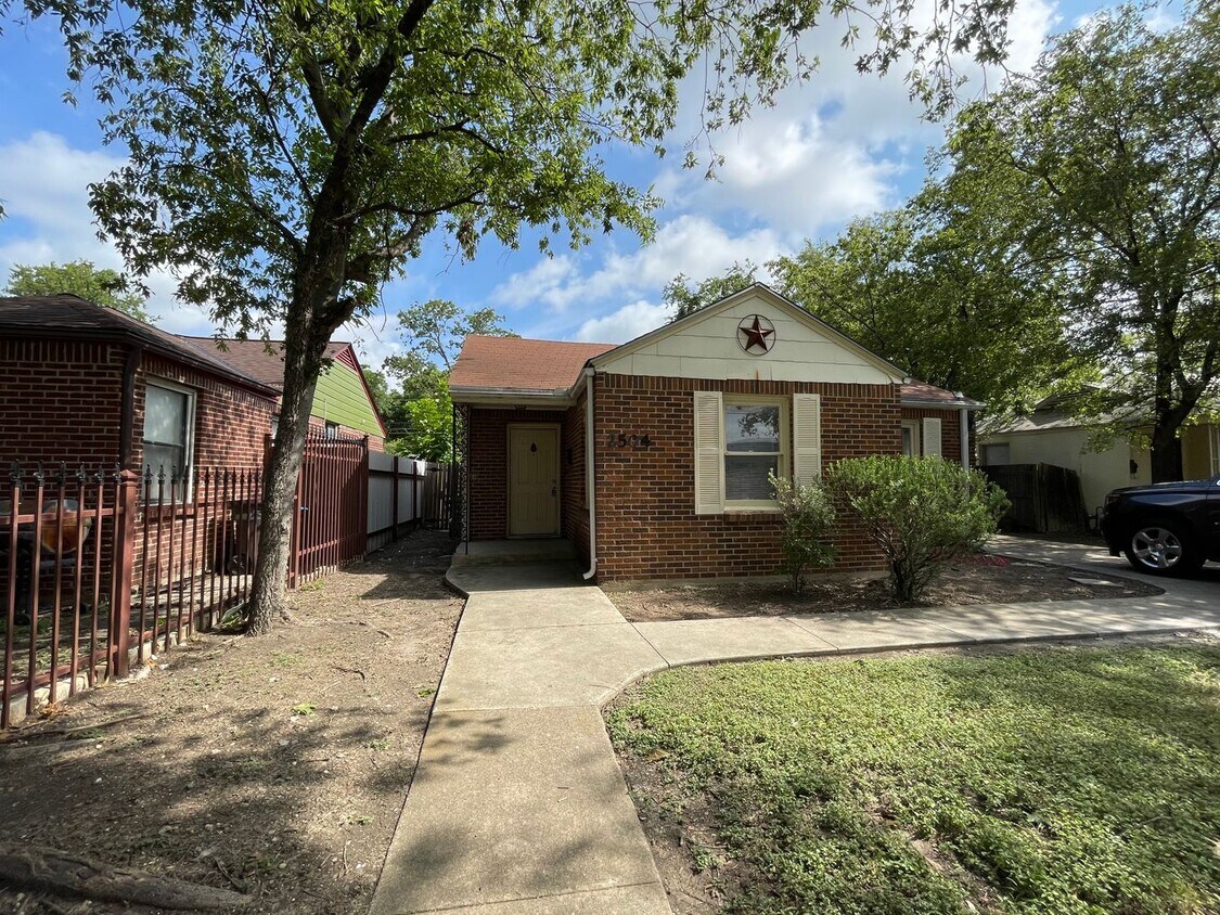 Primary Photo - COMING SOON 2 BEDROOM 1 BATH HOME IN TCU AREA