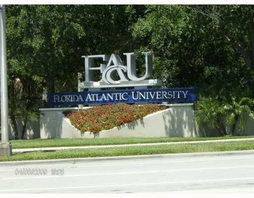 La propiedad más cercano a la salida de vivienda fuera del campus de la FAU - 490 NW 20th St