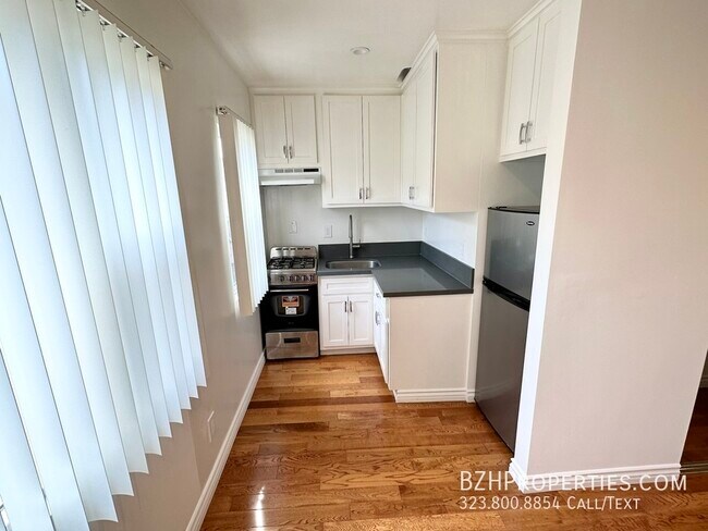 Foto del edificio - Newly Renovated Single In Prime West Holly...