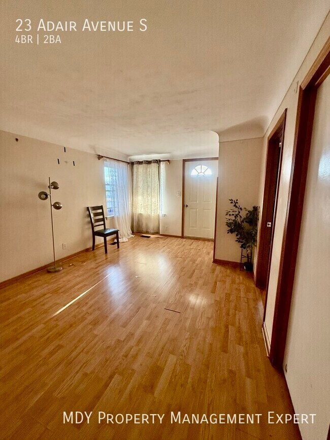 Photo du bâtiment - Welcome to this charming home!