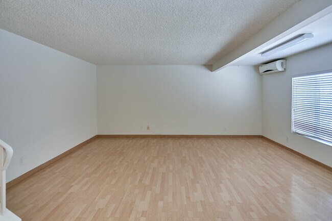 Foto del edificio - 2656 Fairway Ave