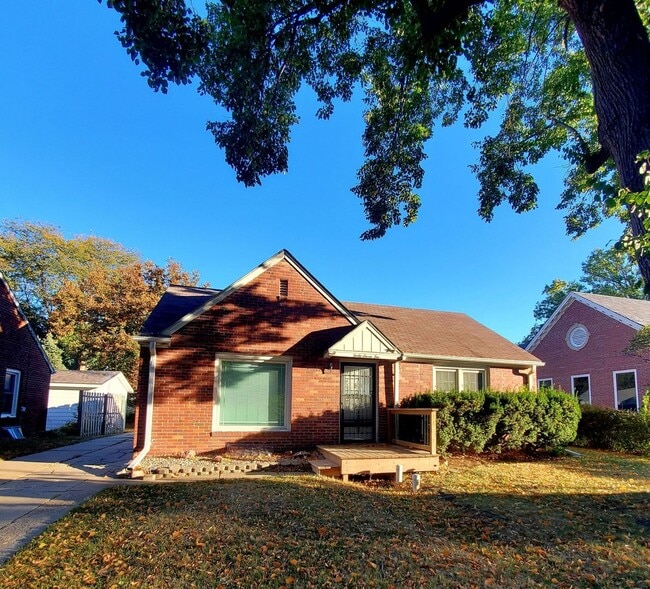 Building Photo - Charming 2-bedroom, 1.5-bathroom home