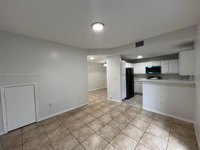 Foto del edificio - 919 SE 16th Ct