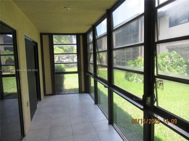 Foto del edificio - 9654 S Belfort Cir