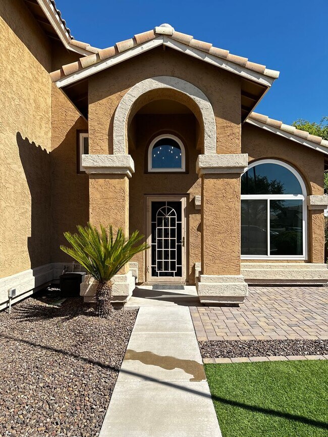 Building Photo - BEAUTIFULLY REMODELED 4 BEDROOM 2.5 BATHRO...
