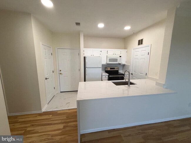 Building Photo - 1521 Spring Gate Dr.