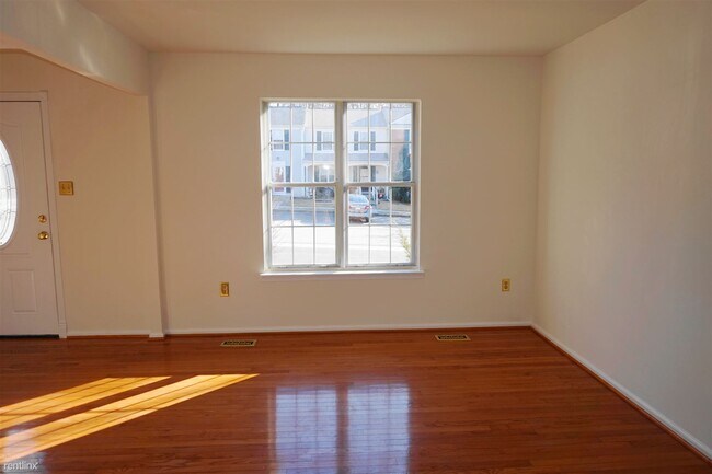 Building Photo - 3 br, 1.5 bath House - 8644 Tower Bridge Way