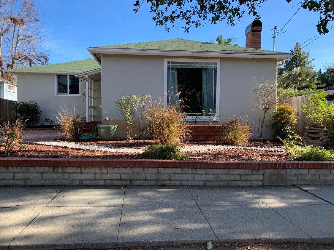 Primary Photo - 125 W Arrellaga St