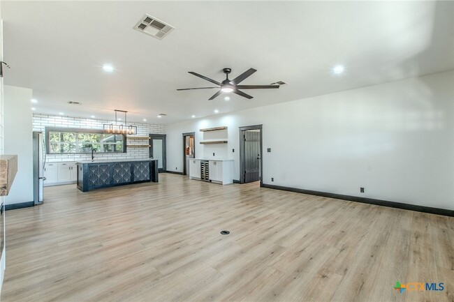 Building Photo - 466 Arrowhead Point Rd