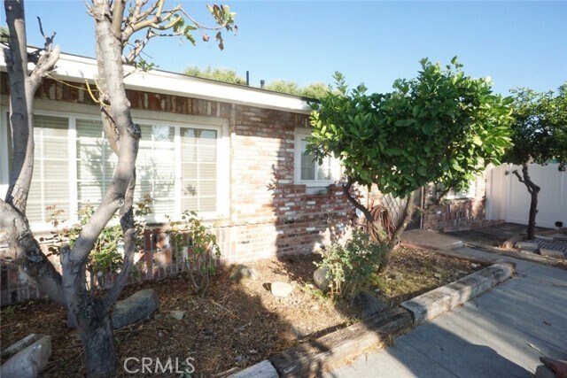 Foto del edificio - 20476 Barnard Ave