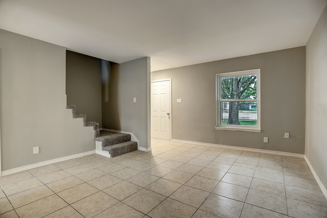 Foto principal - 10004 Westview Dr