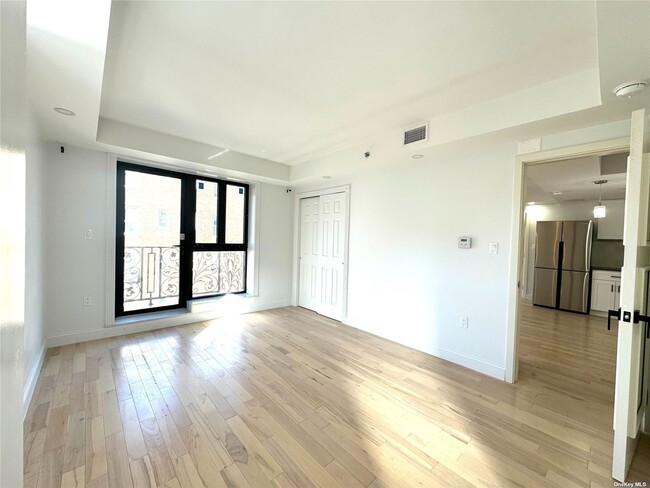 Building Photo - 105-25 65th Rd