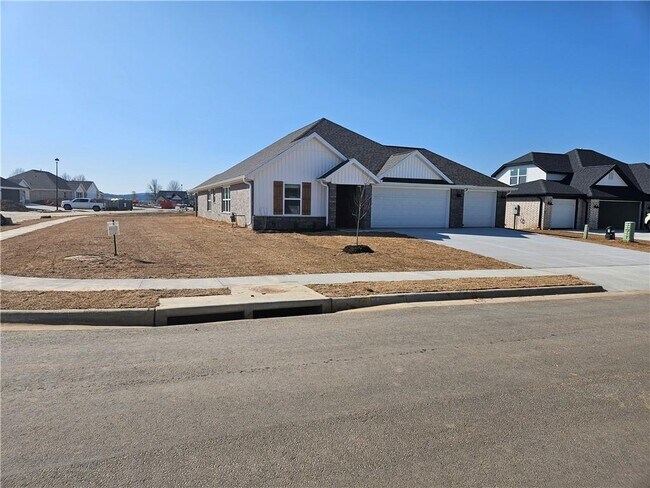 Building Photo - 303 Phyllis Farm Rd