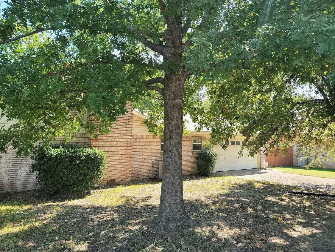 Building Photo - Family friendly home!