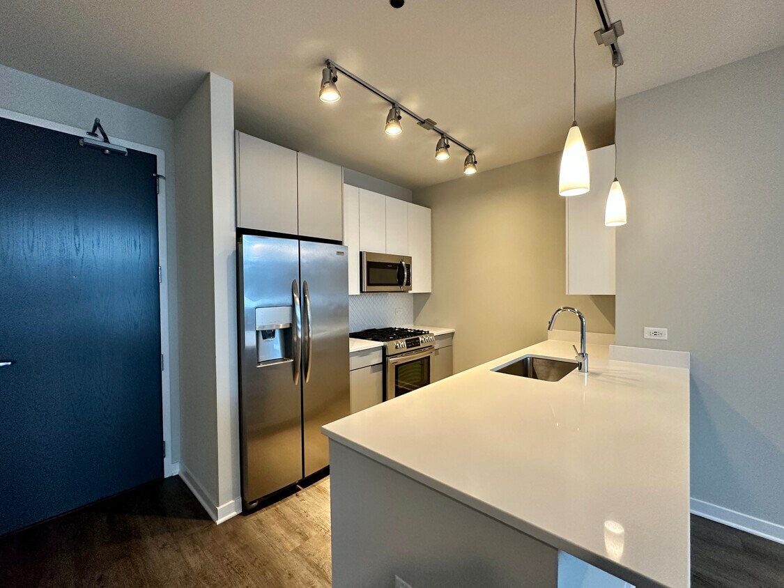 Foto principal - 723 S Wells St