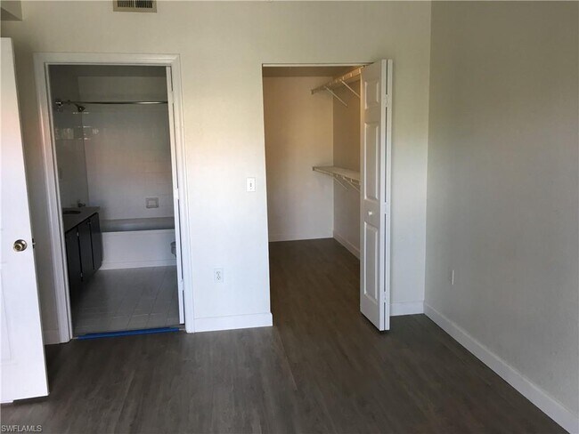 Building Photo - 6461 Aragon Way
