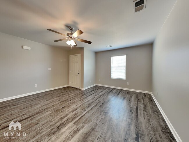 Building Photo - 816 The Heights Ln